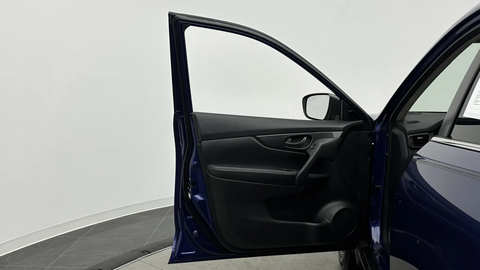 Nissan Rogue photo 9