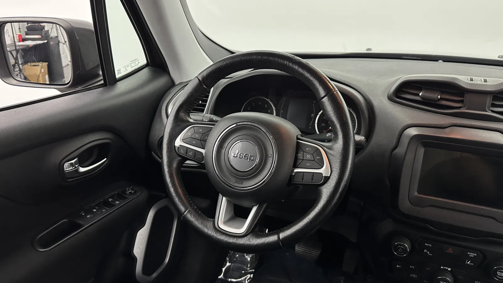 Jeep Renegade photo 27