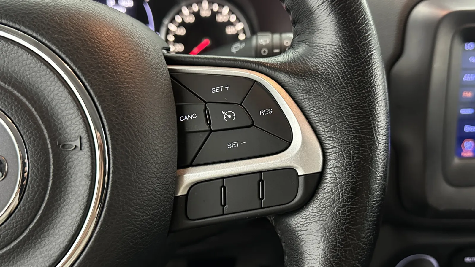 Jeep Renegade photo 20