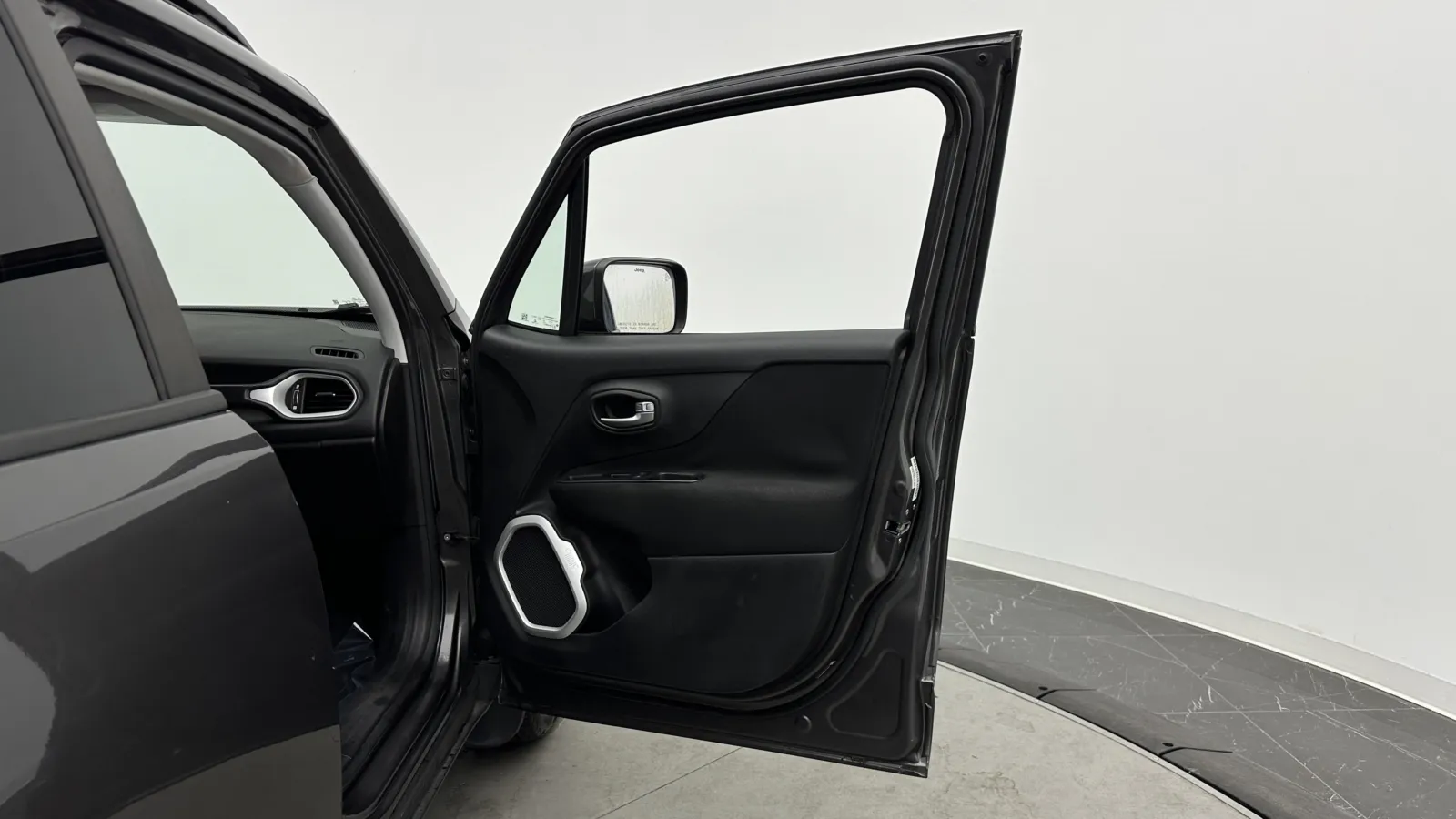 Jeep Renegade photo 30