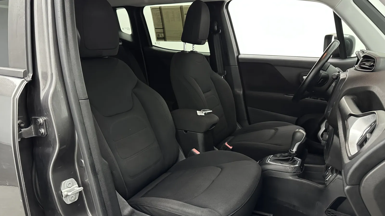 Jeep Renegade photo 32