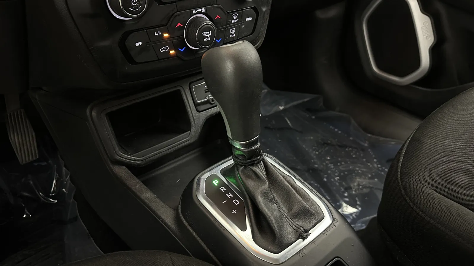 Jeep Renegade photo 14