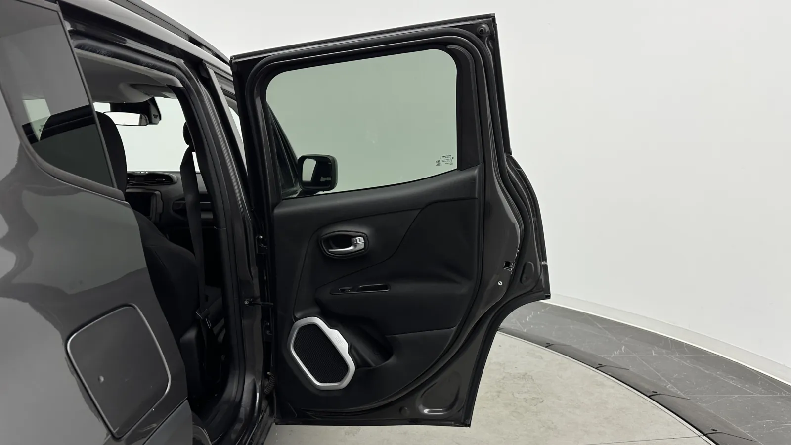Jeep Renegade photo 24
