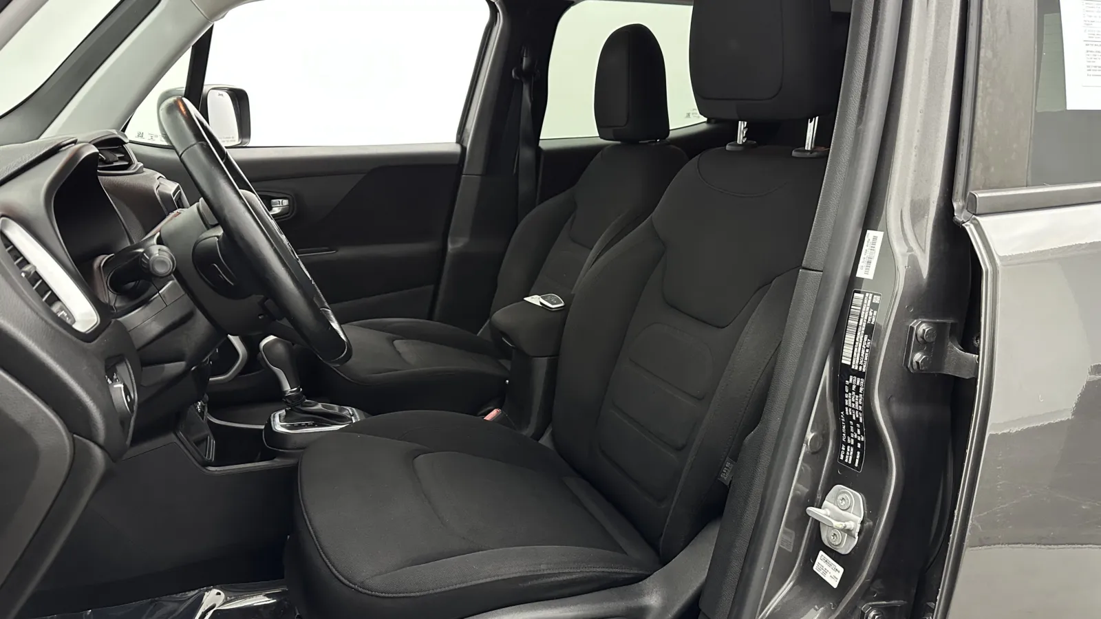 Jeep Renegade photo 12