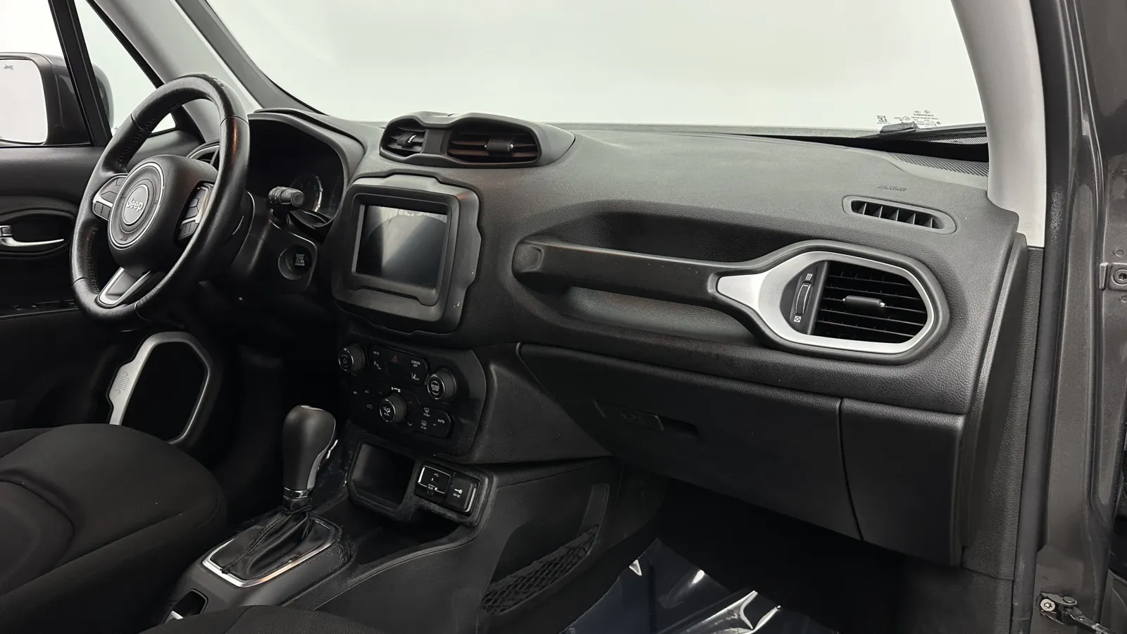 Jeep Renegade photo 33