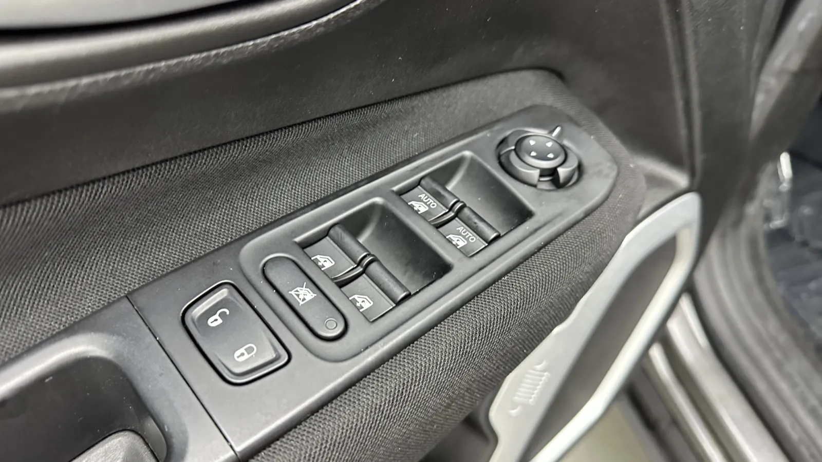 Jeep Renegade photo 10