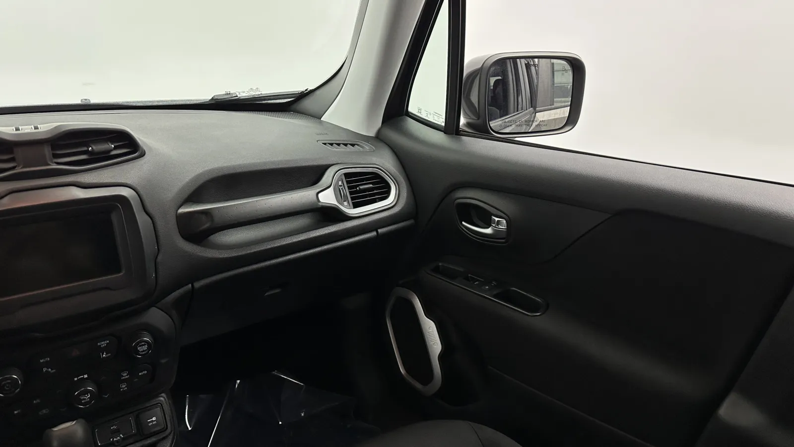 Jeep Renegade photo 29