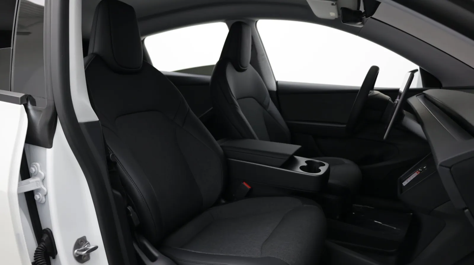 Tesla Model Y photo 35