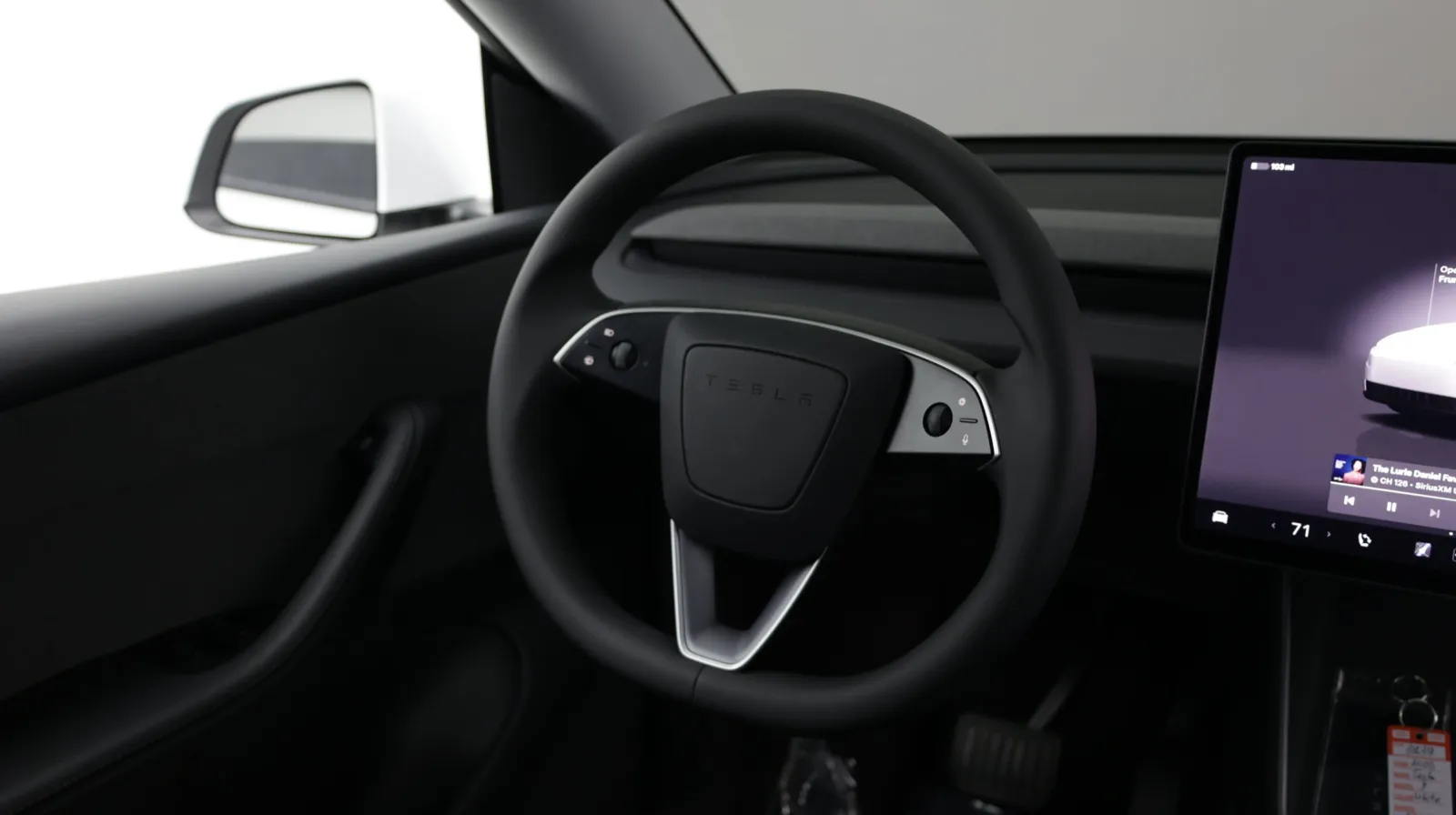 Tesla Model Y photo 26