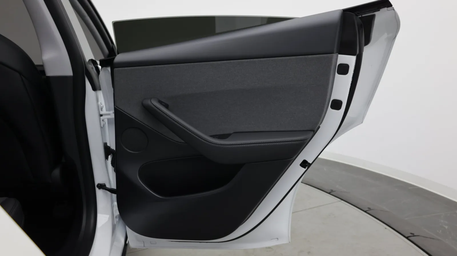 Tesla Model Y photo 31