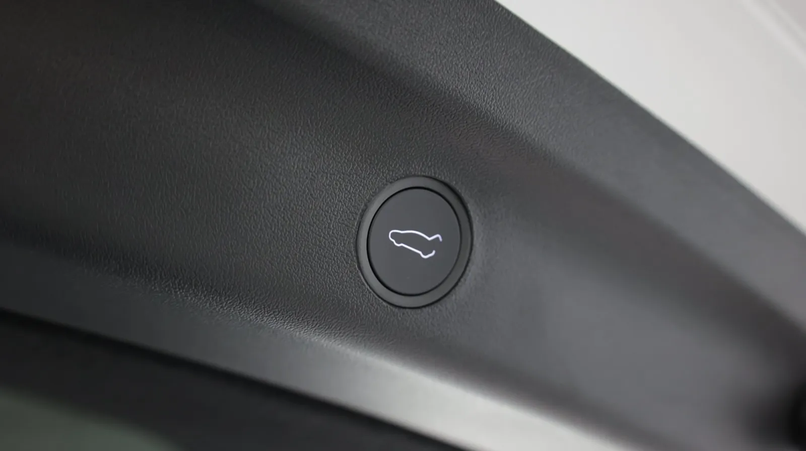 Tesla Model Y photo 30