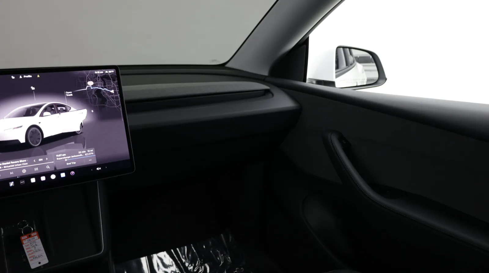 Tesla Model Y photo 28