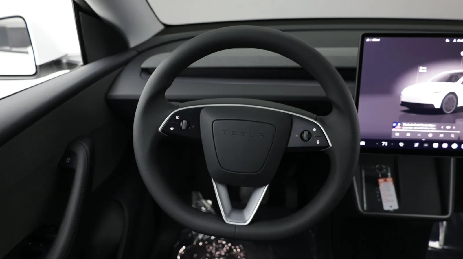 Tesla Model Y photo 25
