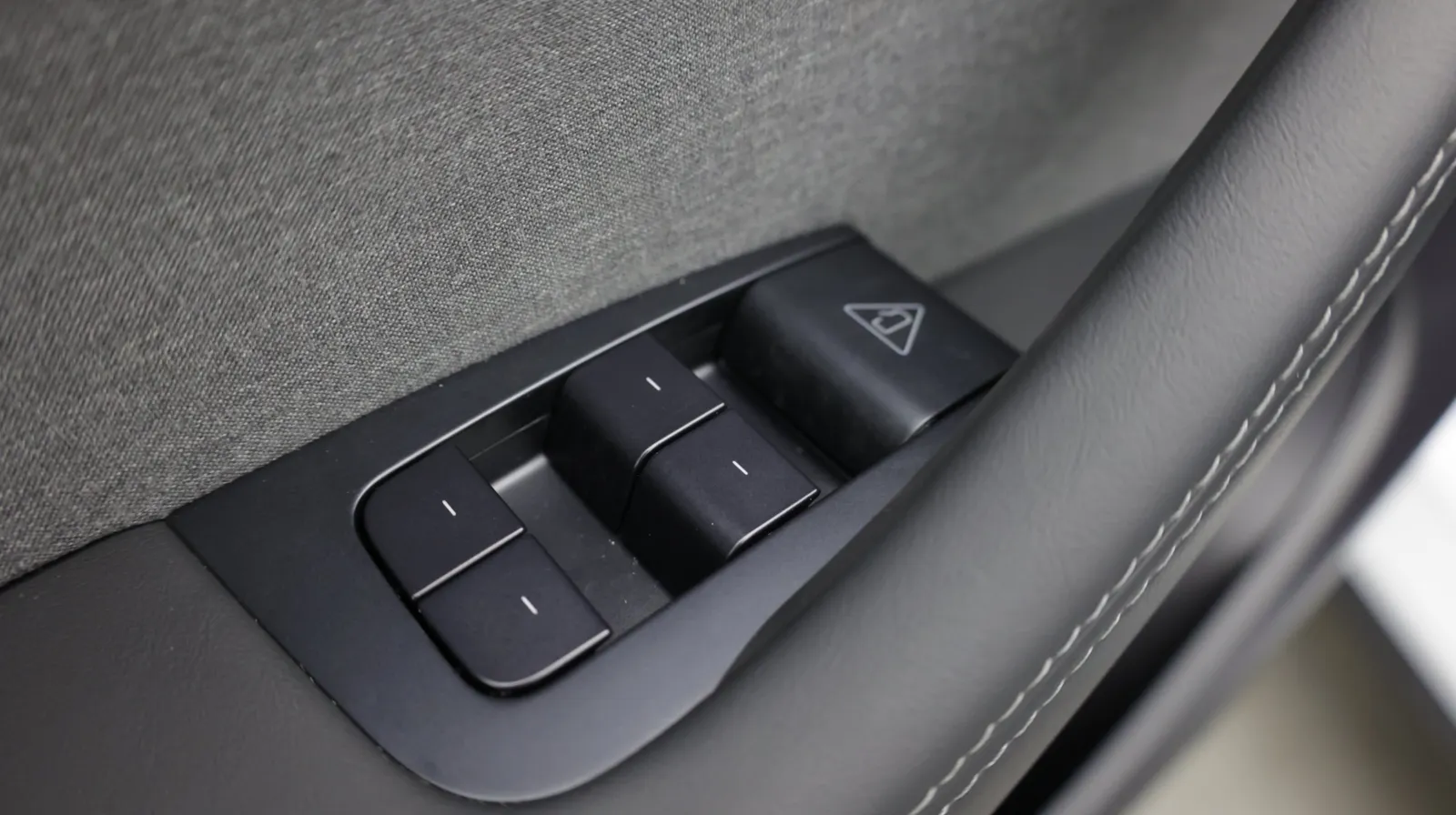 Tesla Model Y photo 9