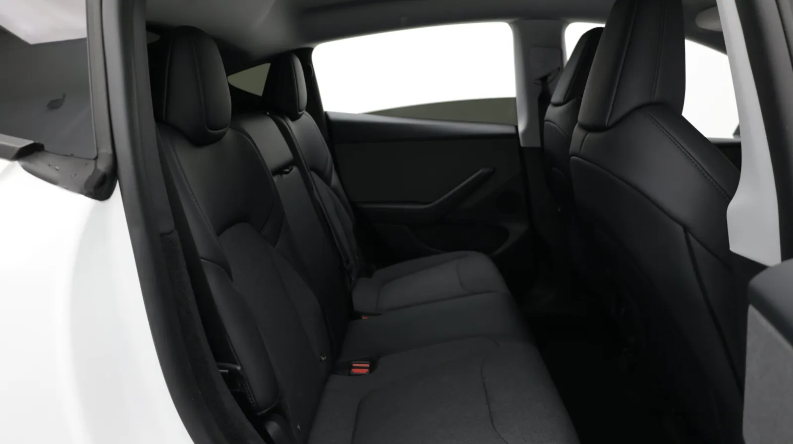 Tesla Model Y photo 32