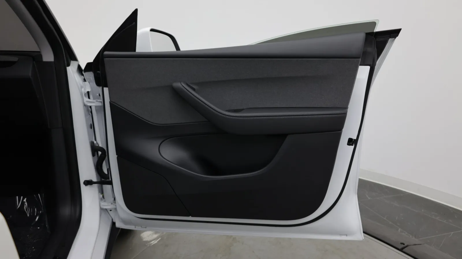 Tesla Model Y photo 33