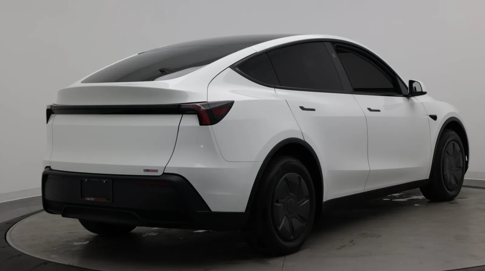 Tesla Model Y photo 7