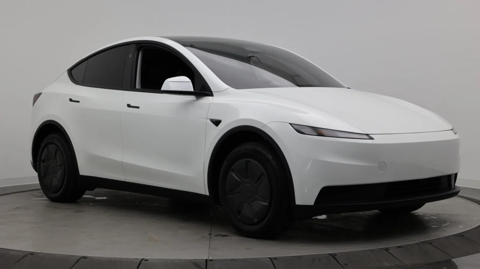 Tesla Model Y photo 3
