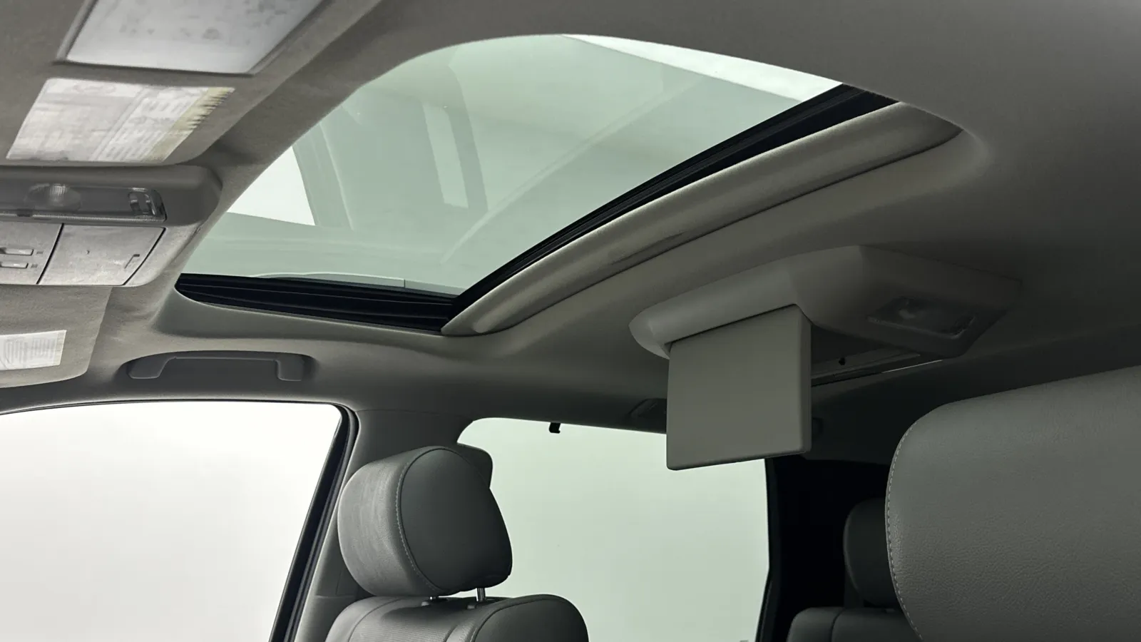 Toyota Sequoia photo 24