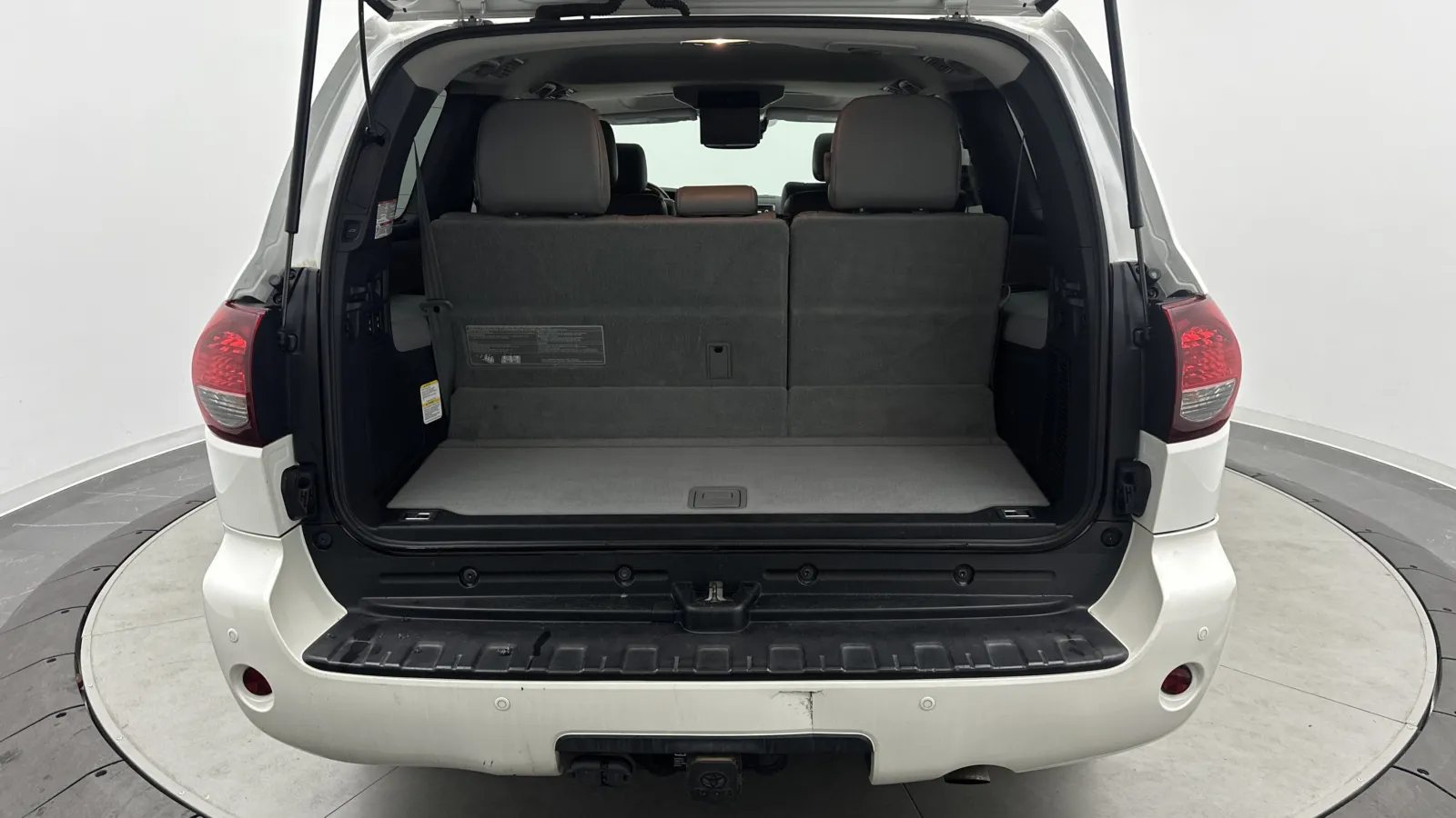 Toyota Sequoia photo 29