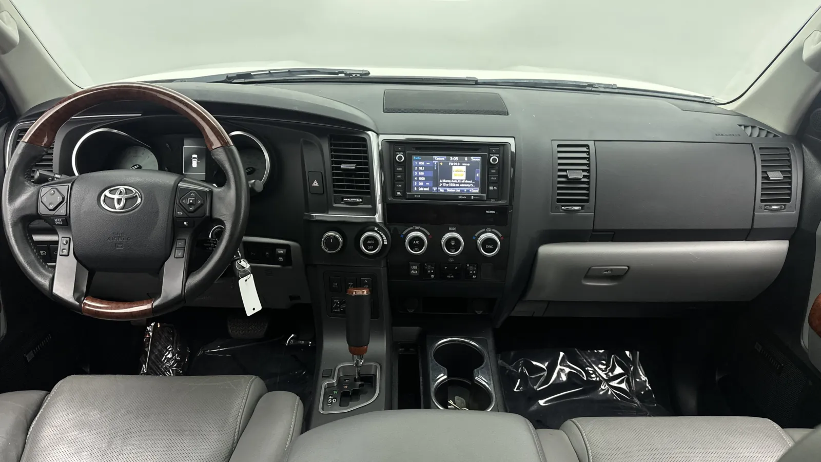Toyota Sequoia photo 38