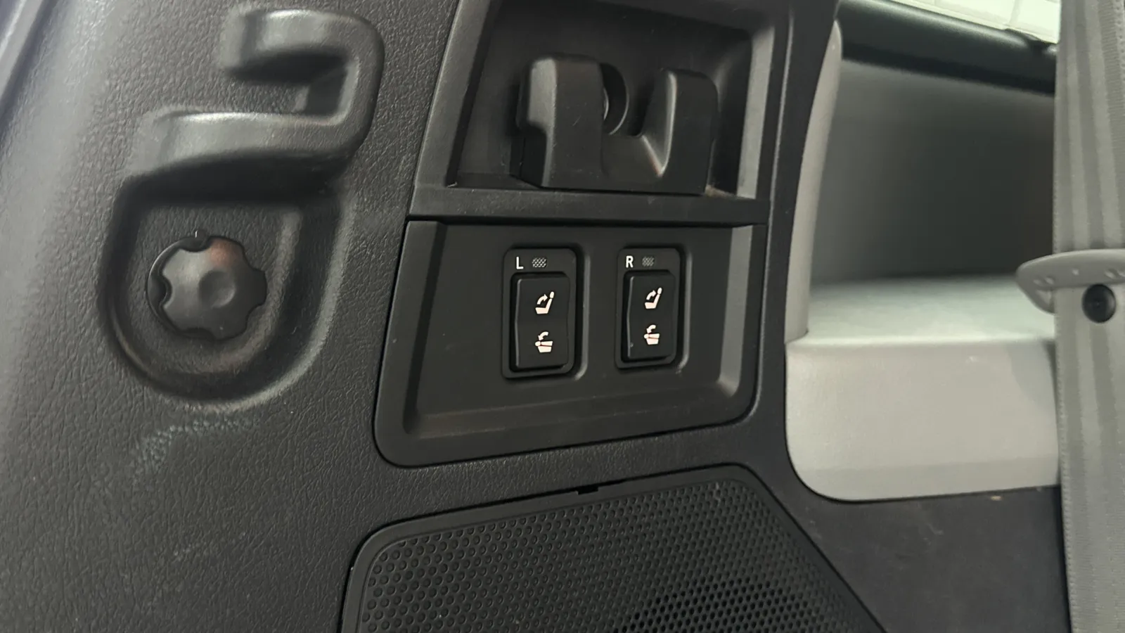 Toyota Sequoia photo 30