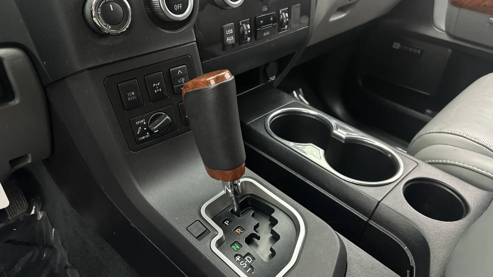 Toyota Sequoia photo 15