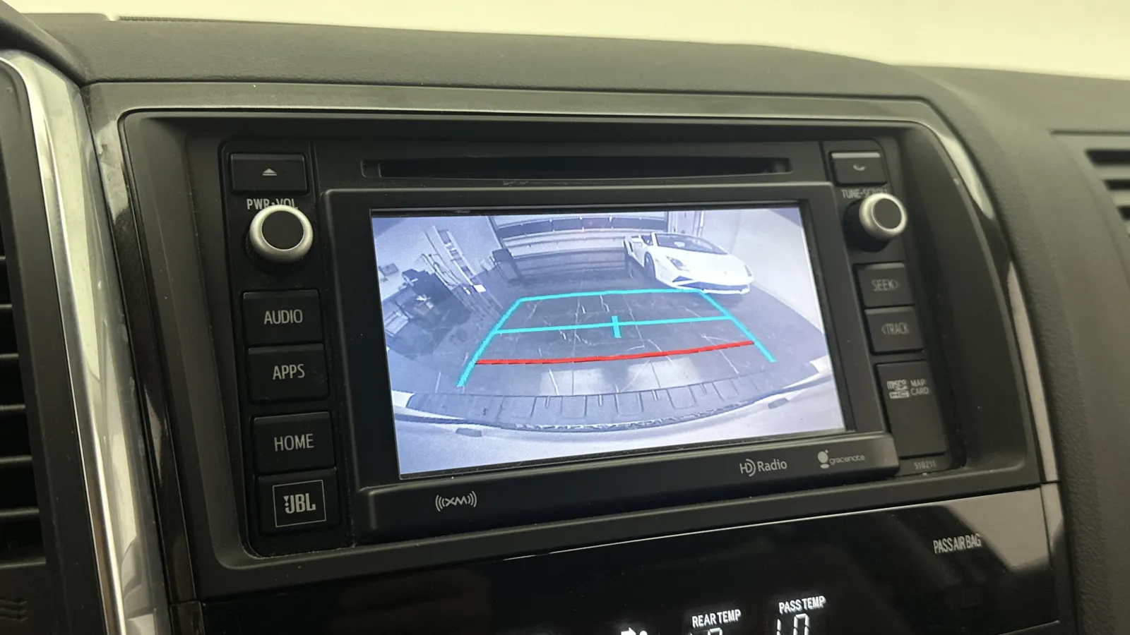 Toyota Sequoia photo 23