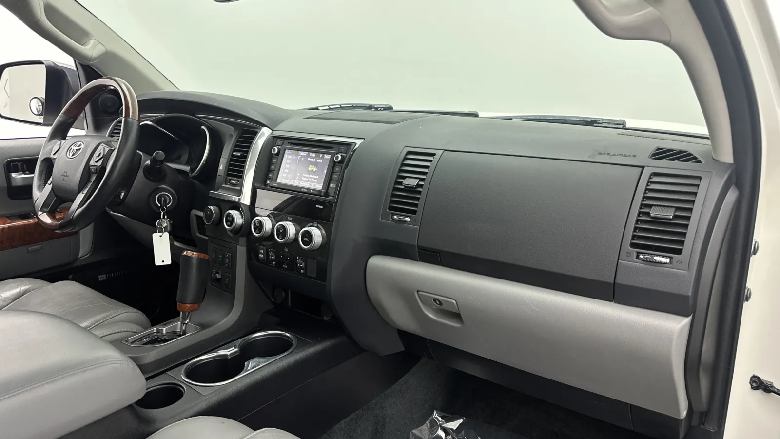 Toyota Sequoia photo 41