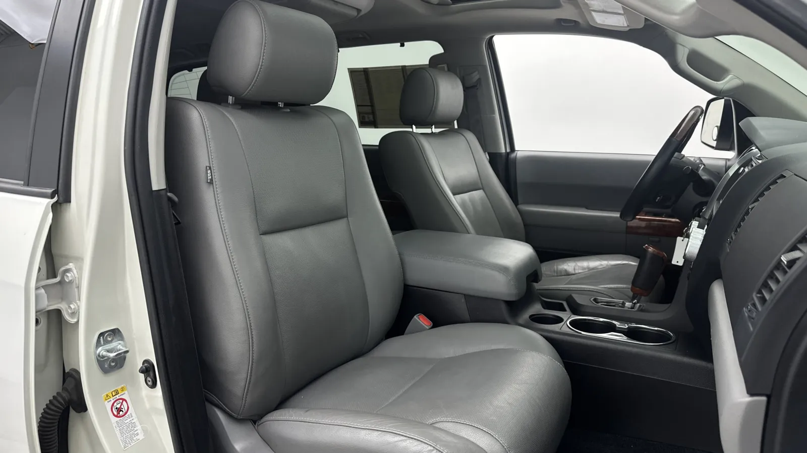 Toyota Sequoia photo 43