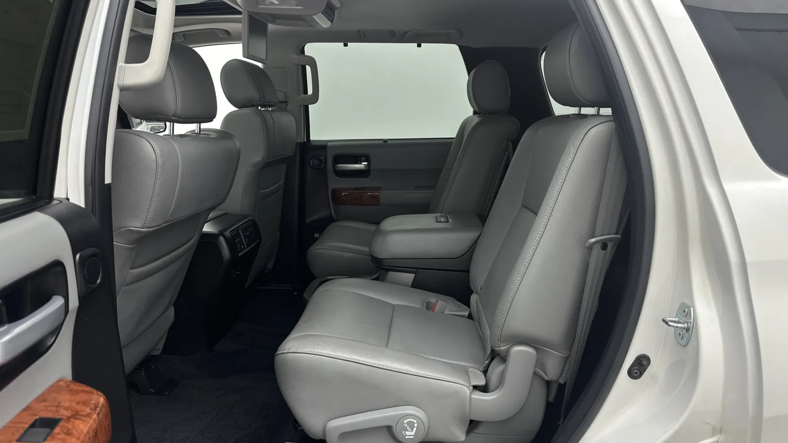 Toyota Sequoia photo 25
