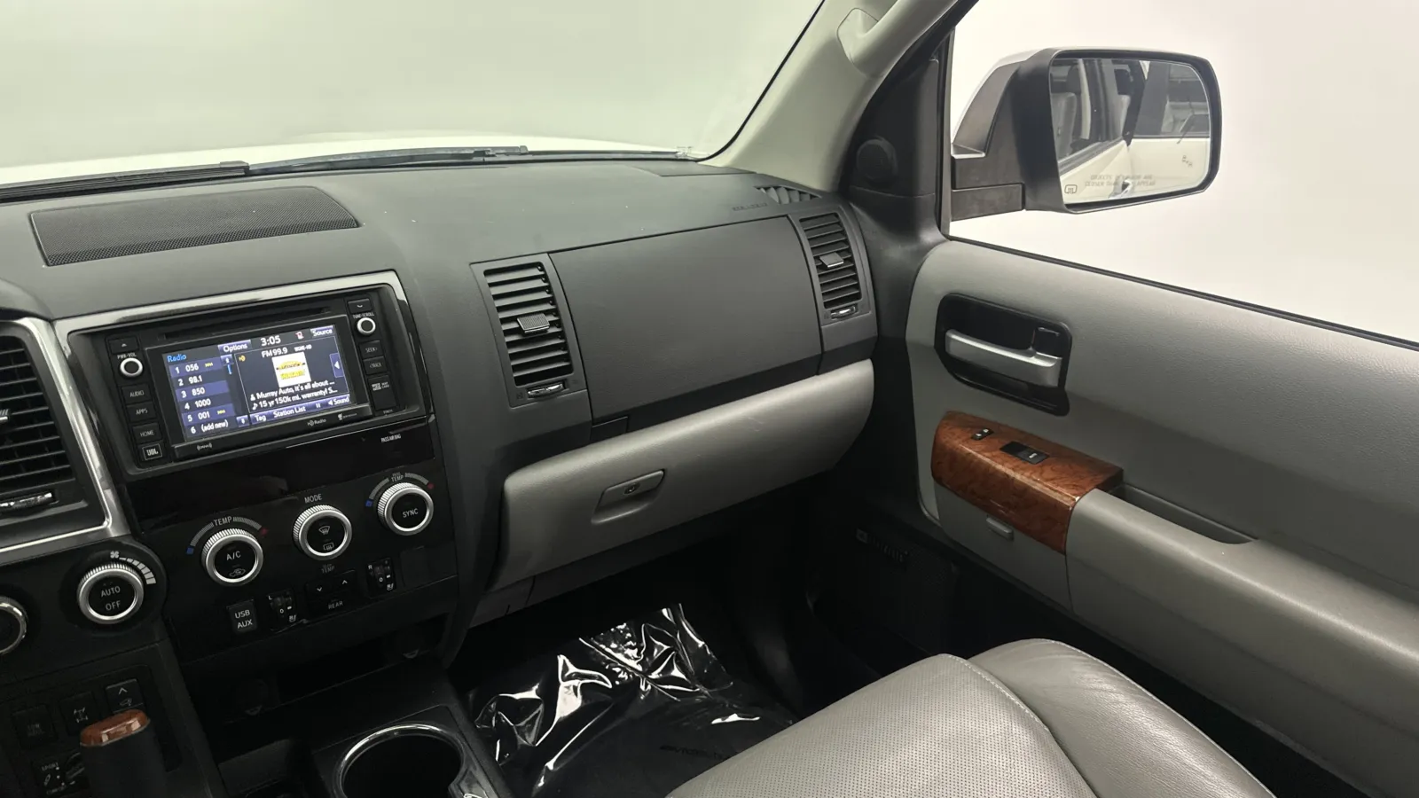 Toyota Sequoia photo 37