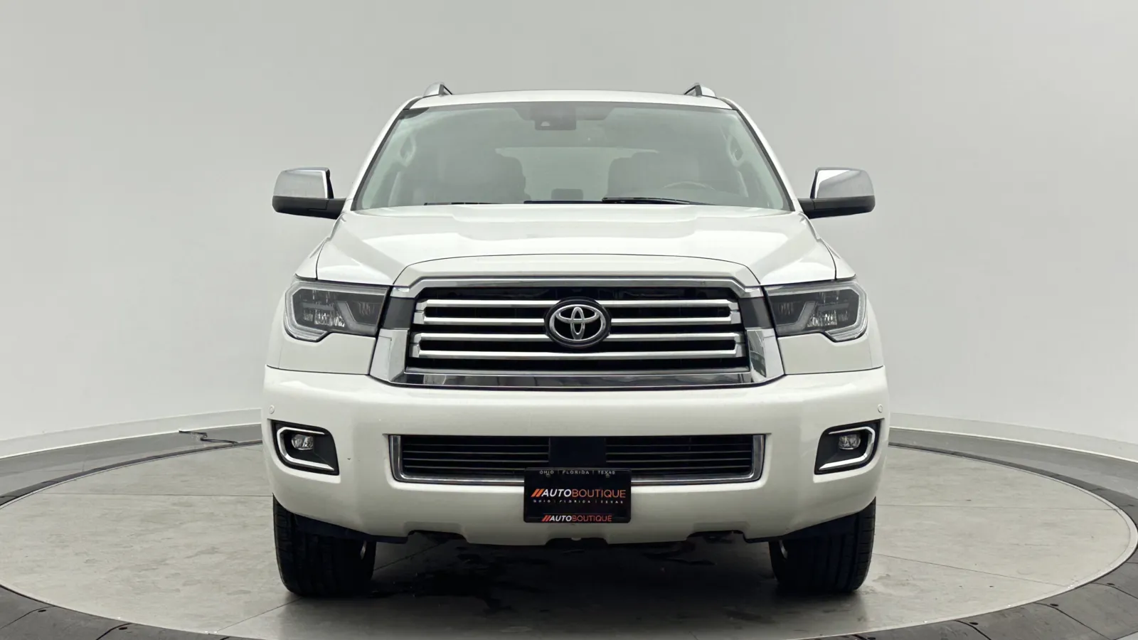 Toyota Sequoia photo 2