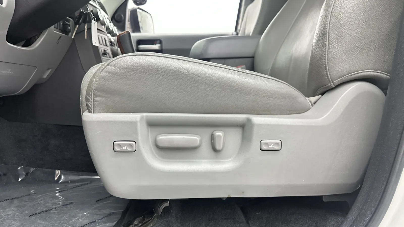 Toyota Sequoia photo 12