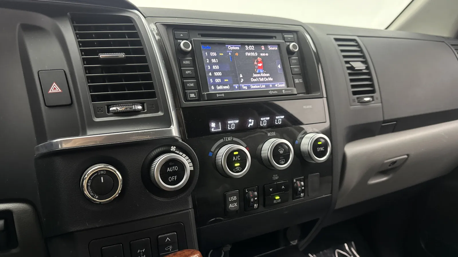 Toyota Sequoia photo 20