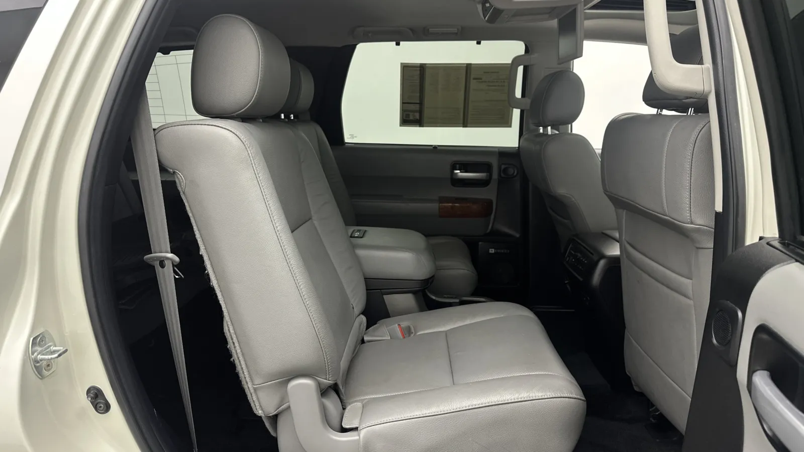Toyota Sequoia photo 33