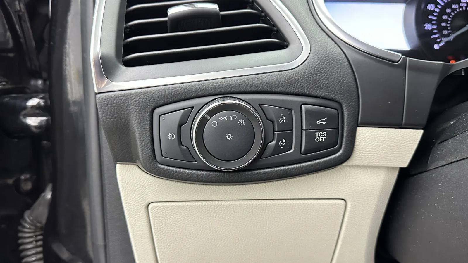Ford Edge photo 14