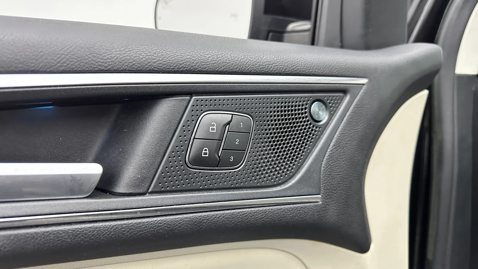 Ford Edge photo 11