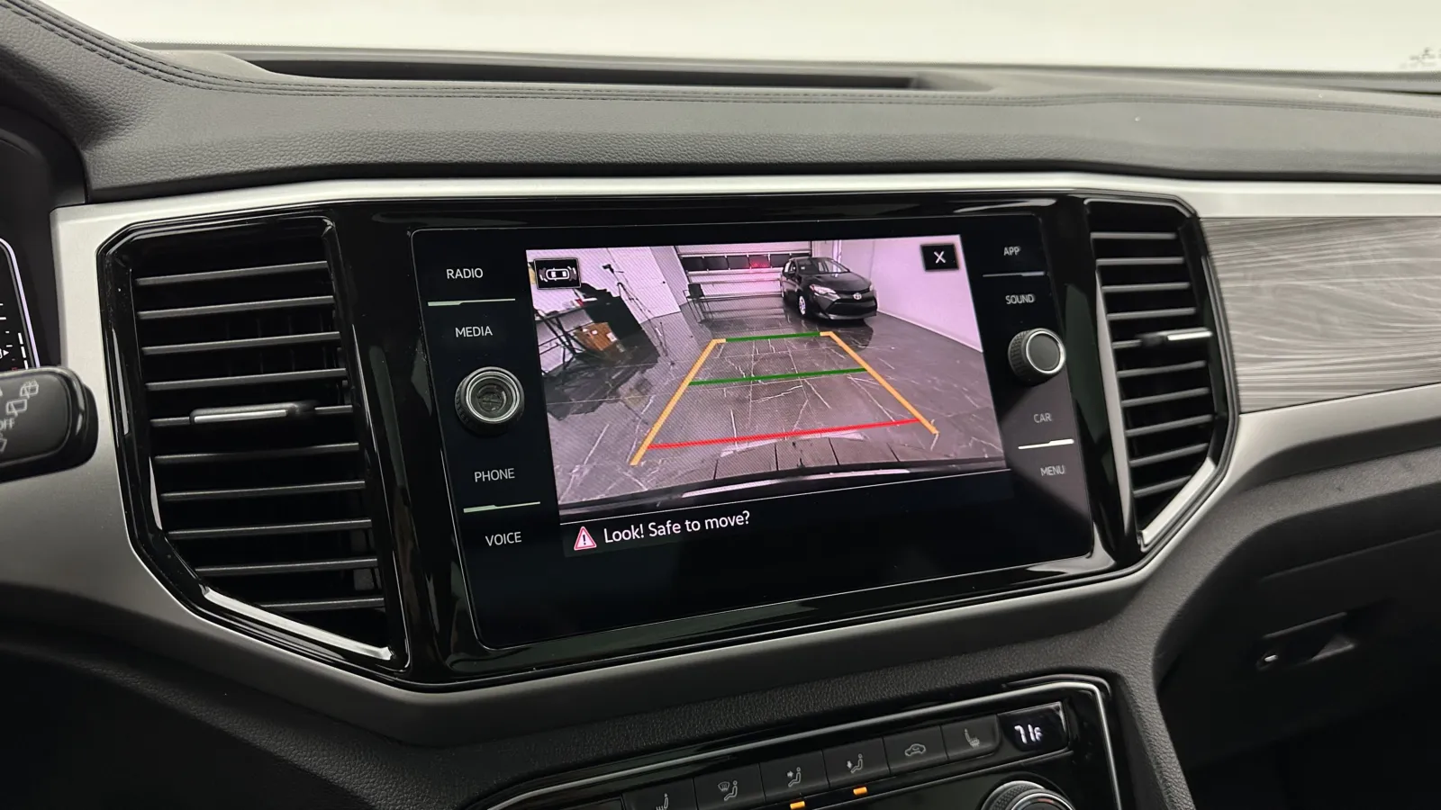 Volkswagen Atlas Cross Sport photo 18