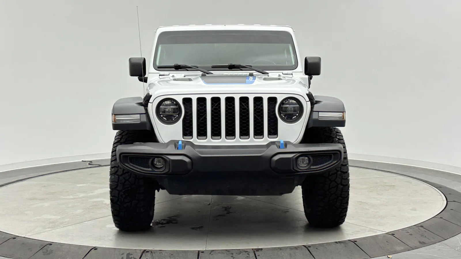Jeep Wrangler photo 2