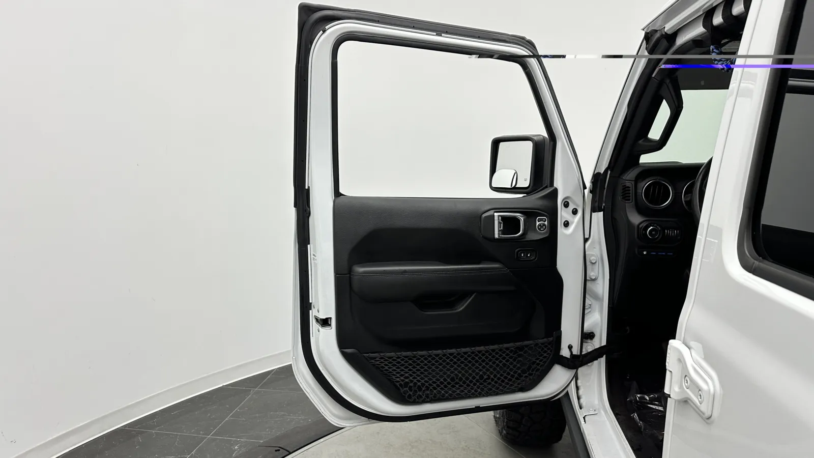 Jeep Wrangler photo 9