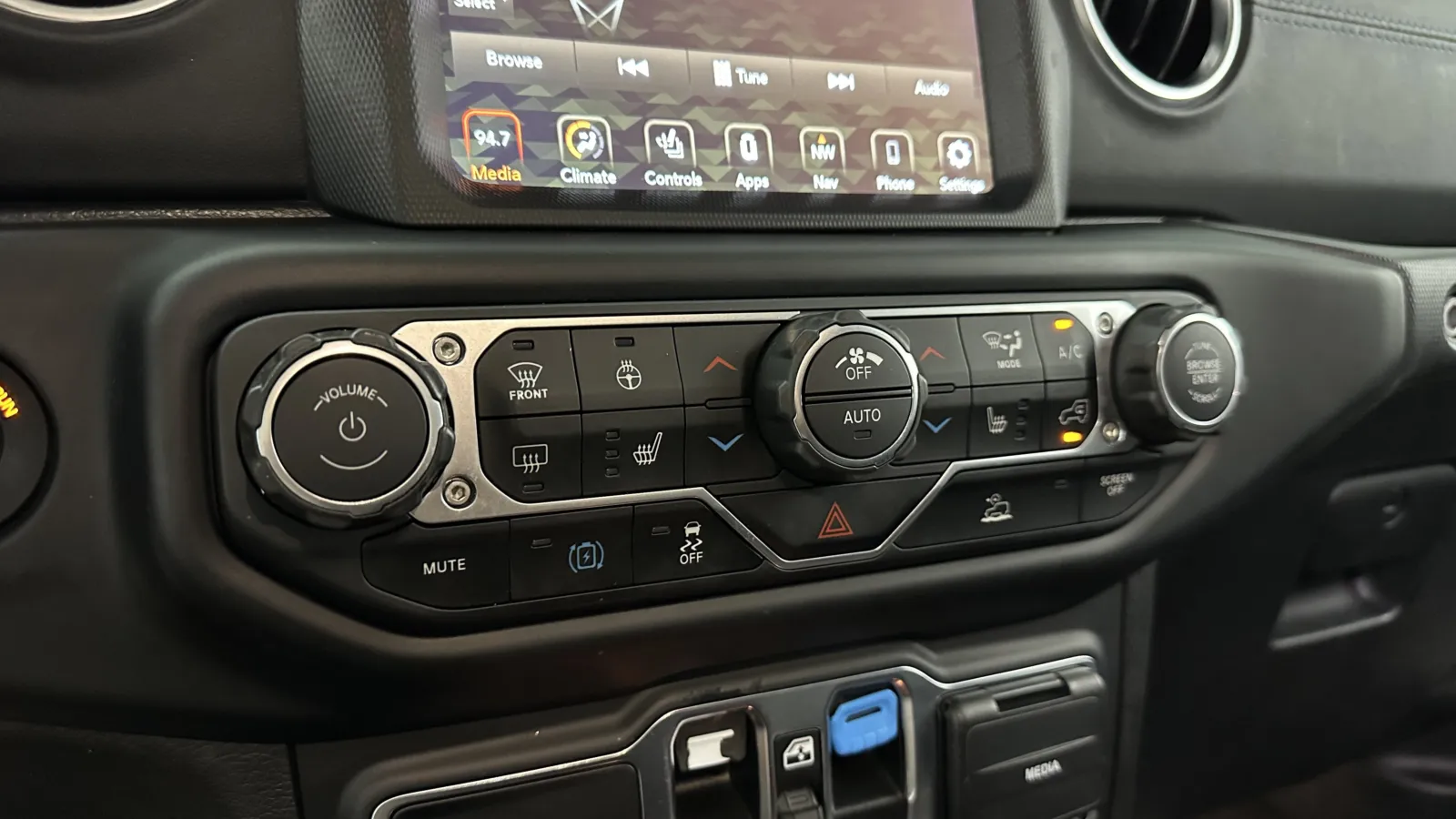 Jeep Wrangler photo 17