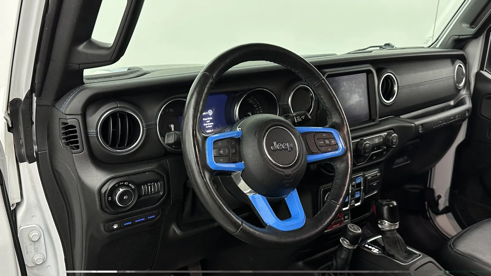 Jeep Wrangler photo 11