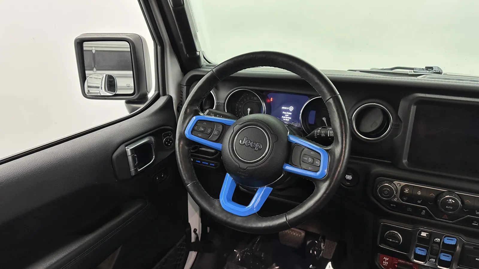 Jeep Wrangler photo 32