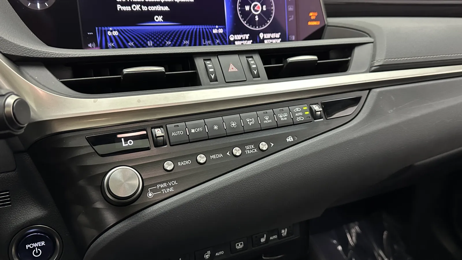 Lexus ES photo 19
