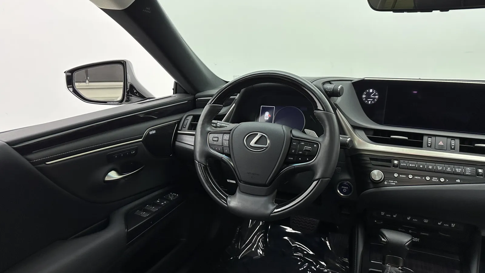 Lexus ES photo 34