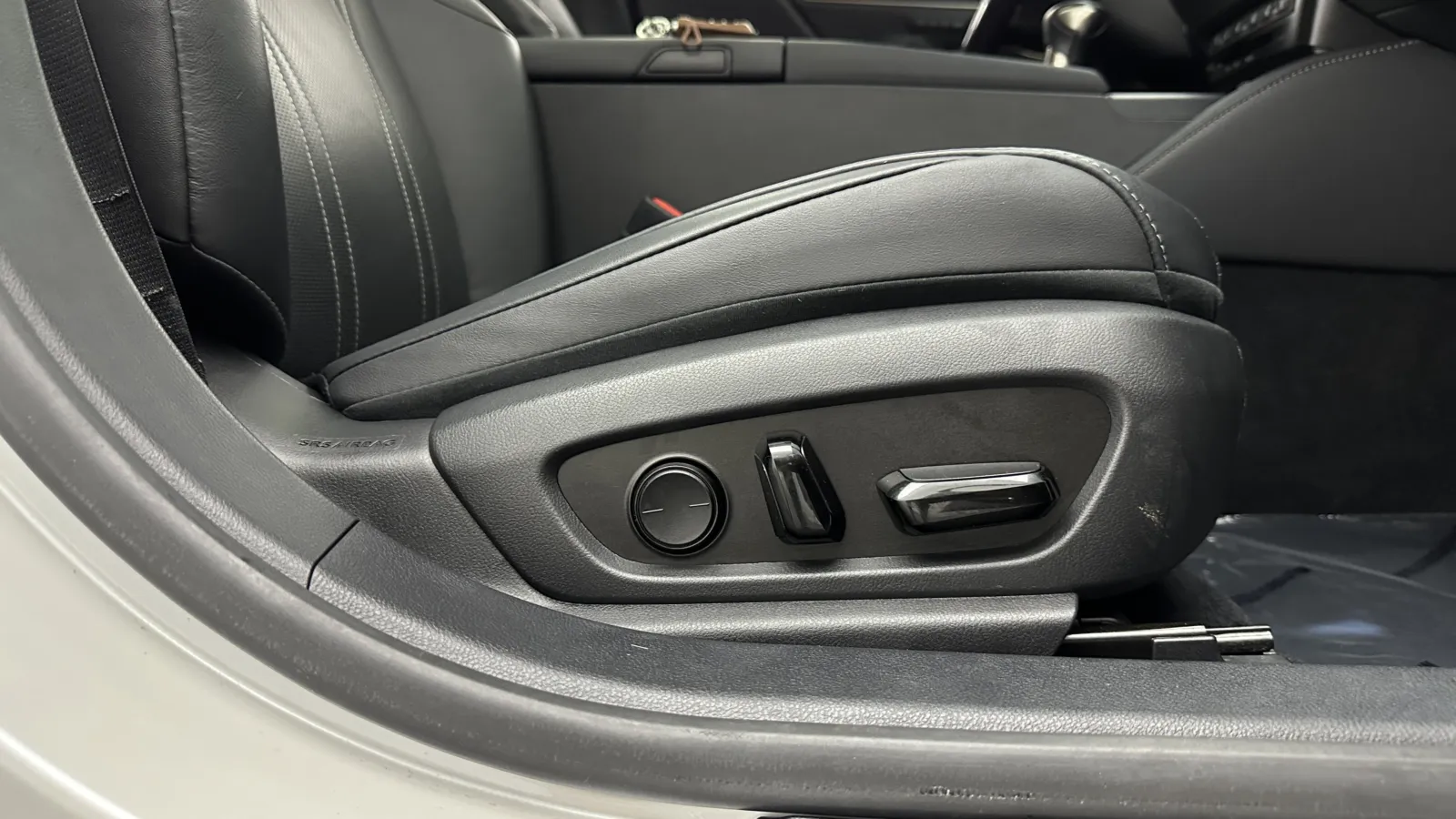 Lexus ES photo 39