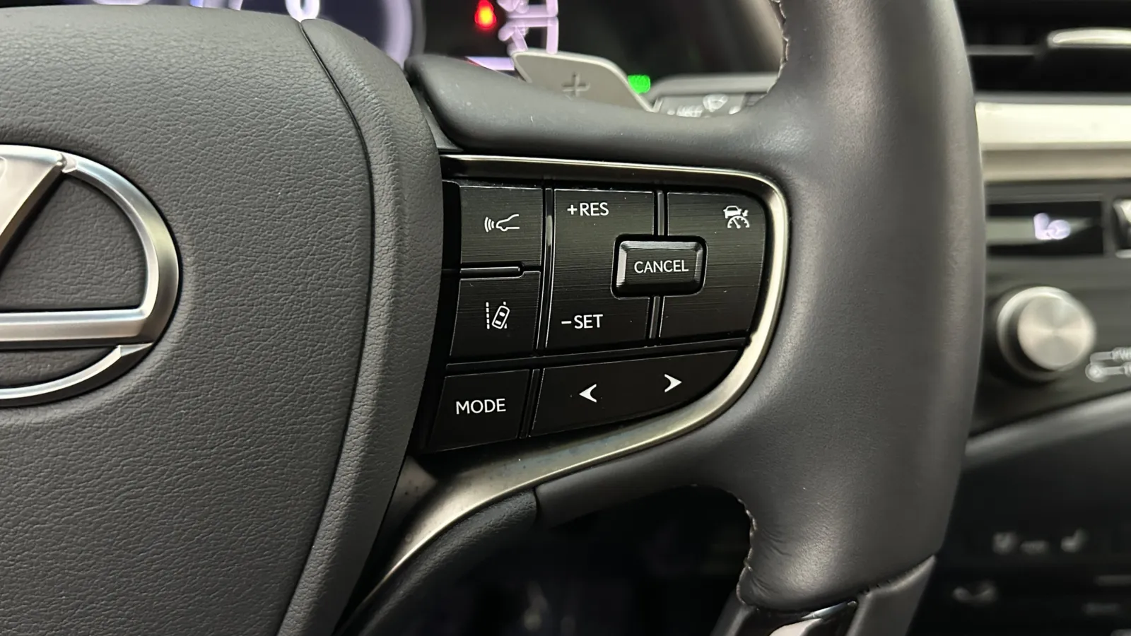 Lexus ES photo 25