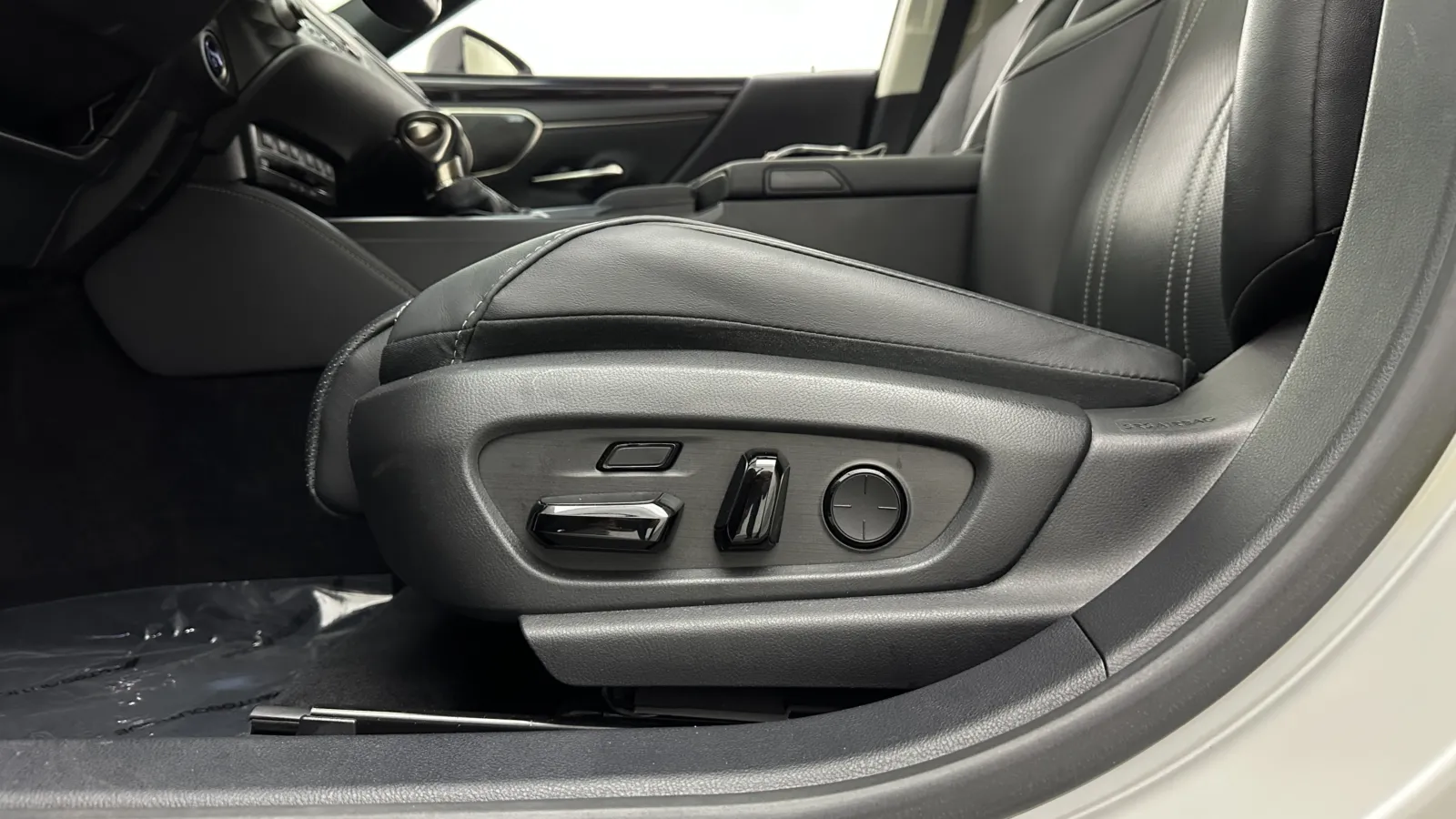 Lexus ES photo 15