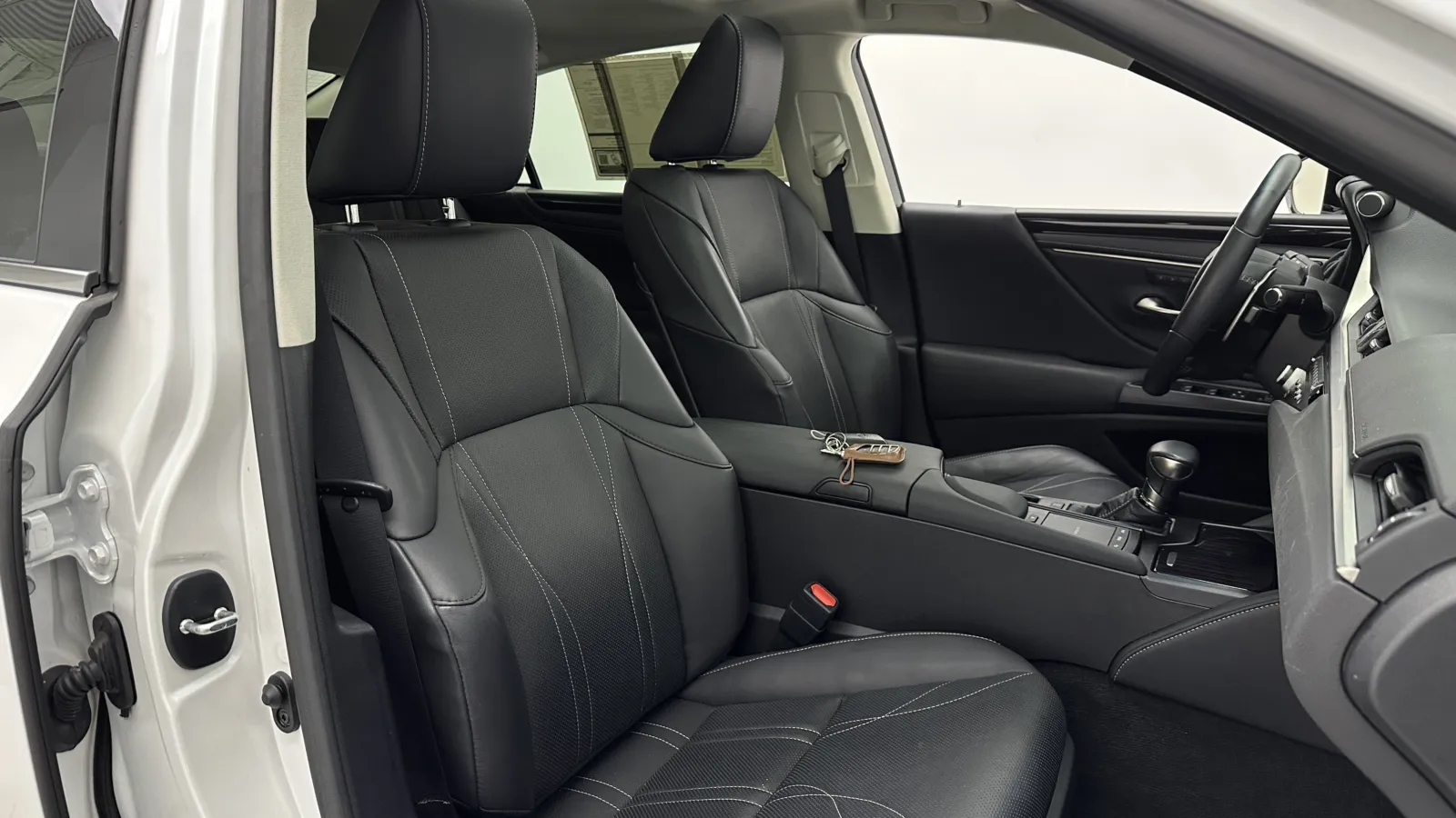 Lexus ES photo 41